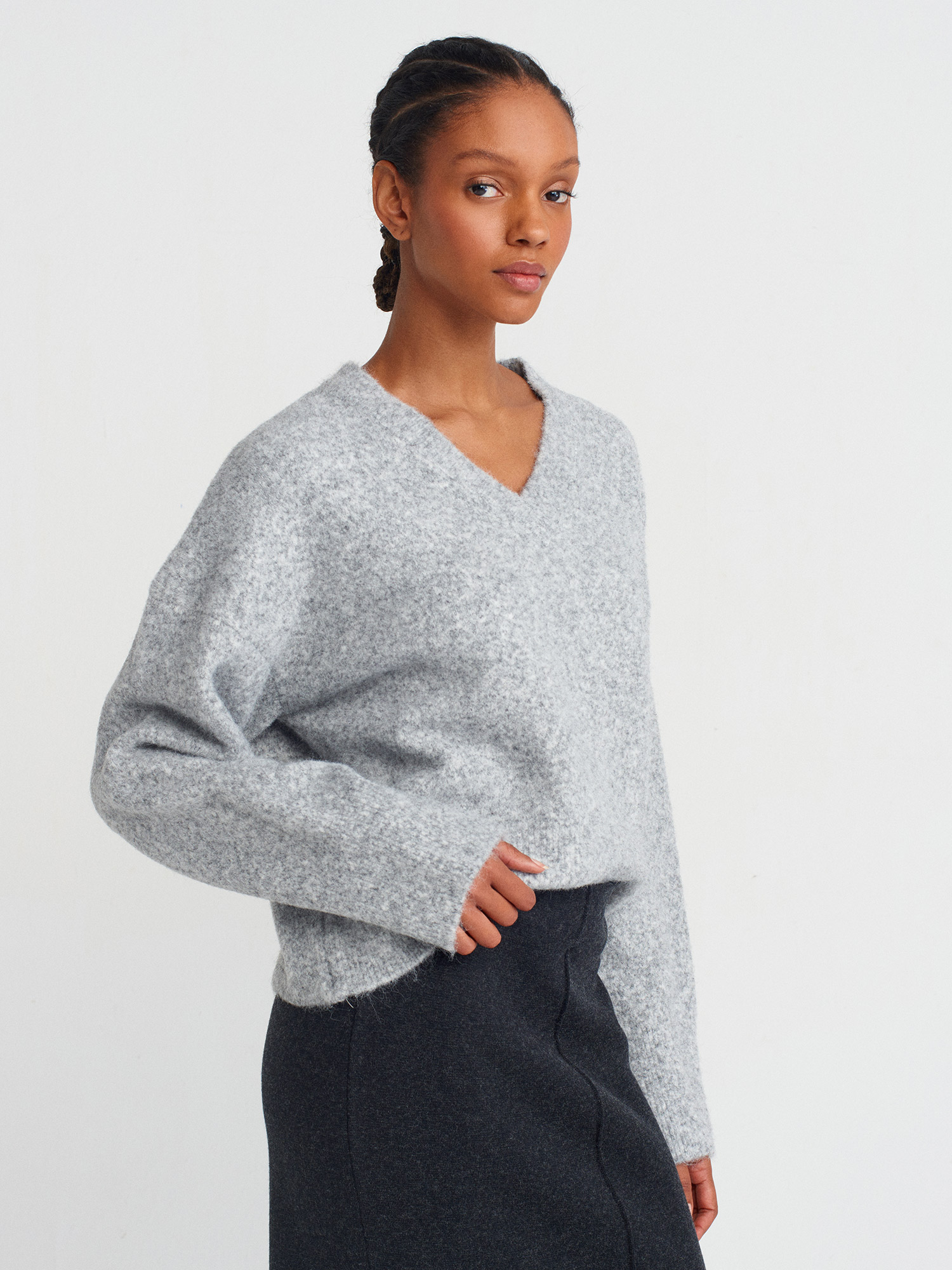 10645 V Yaka Yün Karışımlı Triko Kazak-Orta Gri